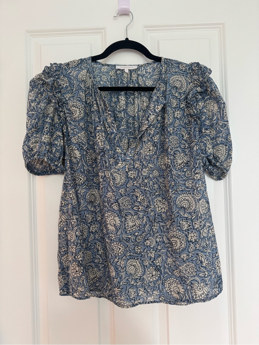 Olivaceous Blue and White Floral Puff-Sleeve Women's Top Large